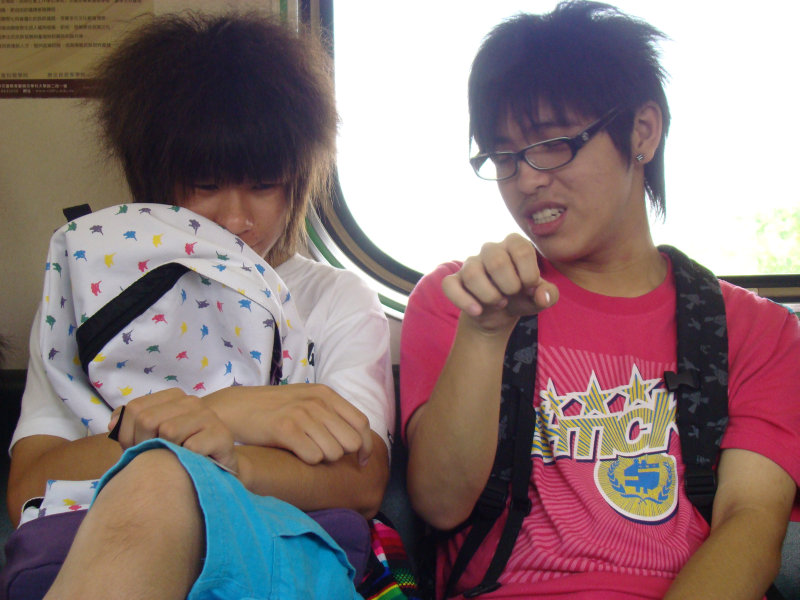 台灣鐵路旅遊攝影電車-區間車交談的旅客2008攝影照片315