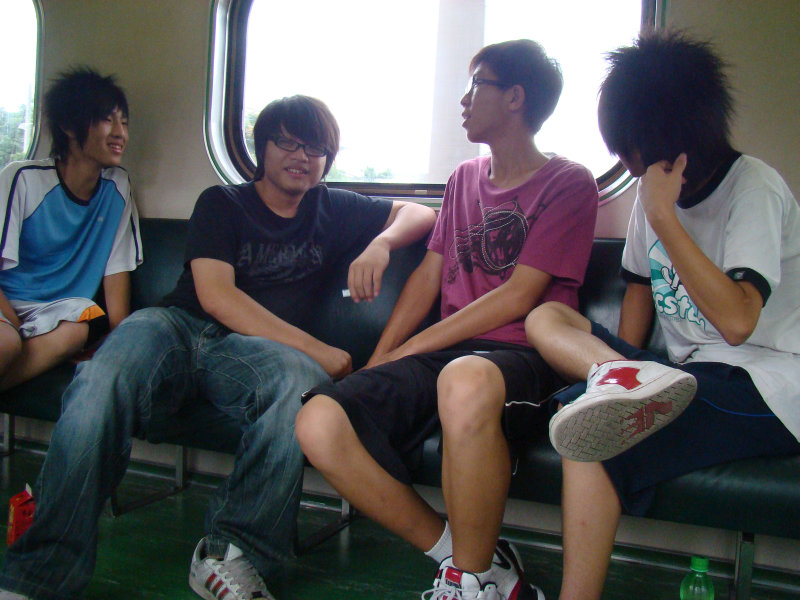 台灣鐵路旅遊攝影電車-區間車交談的旅客2009攝影照片15