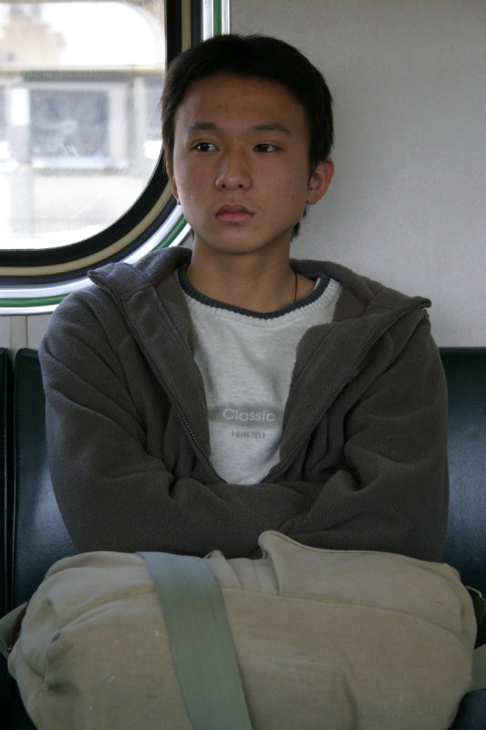 台灣鐵路旅遊攝影電車-區間車旅客特寫2004攝影照片1