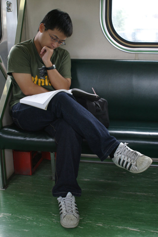台灣鐵路旅遊攝影電車-區間車旅客特寫2004攝影照片9