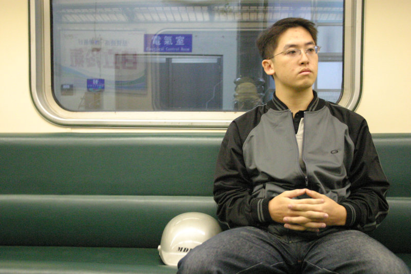 台灣鐵路旅遊攝影電車-區間車旅客特寫2004攝影照片22
