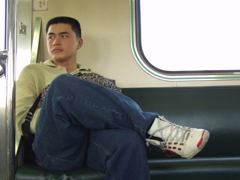 台灣鐵路旅遊攝影電車-區間車旅客特寫2004攝影照片54