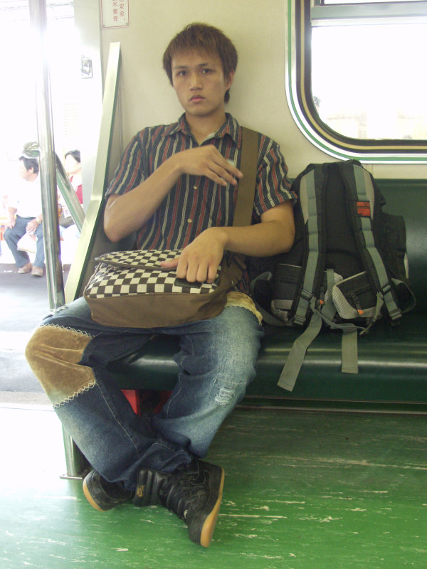 台灣鐵路旅遊攝影電車-區間車旅客特寫2004攝影照片58