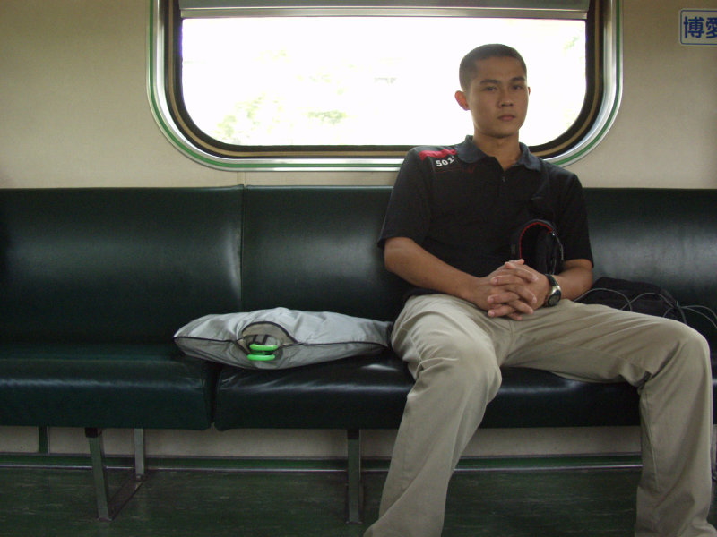 台灣鐵路旅遊攝影電車-區間車旅客特寫2004攝影照片76