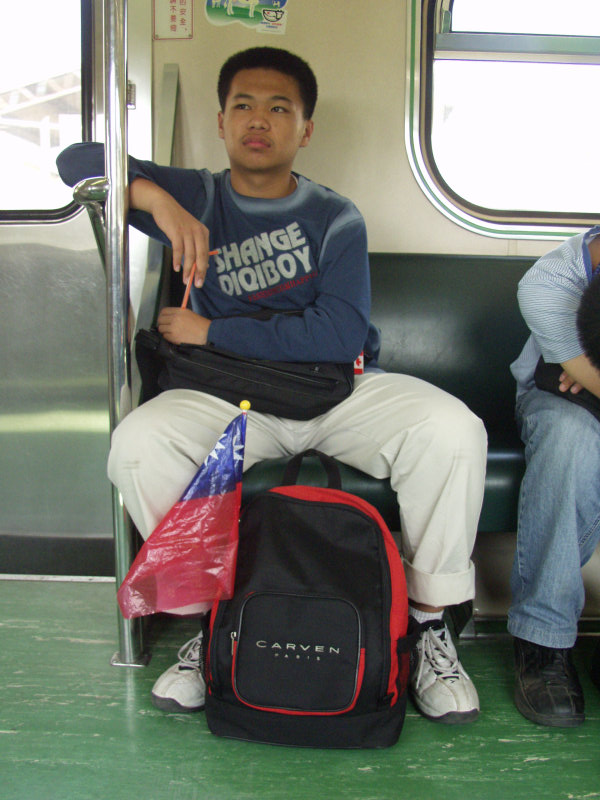 台灣鐵路旅遊攝影電車-區間車旅客特寫2004攝影照片81