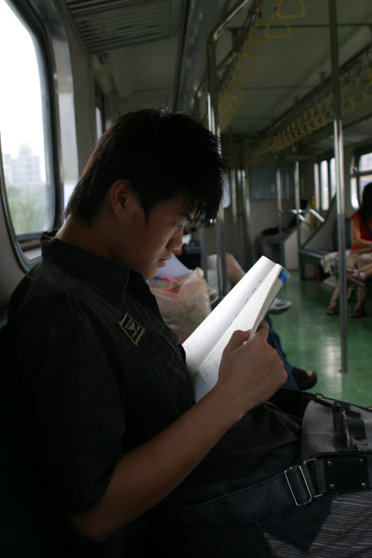 台灣鐵路旅遊攝影電車-區間車旅客特寫2005攝影照片208