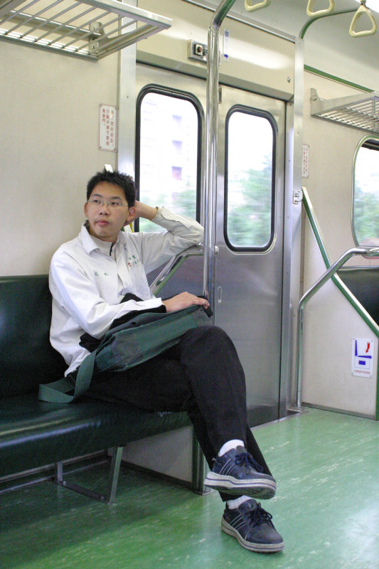 台灣鐵路旅遊攝影電車-區間車旅客特寫2005攝影照片209
