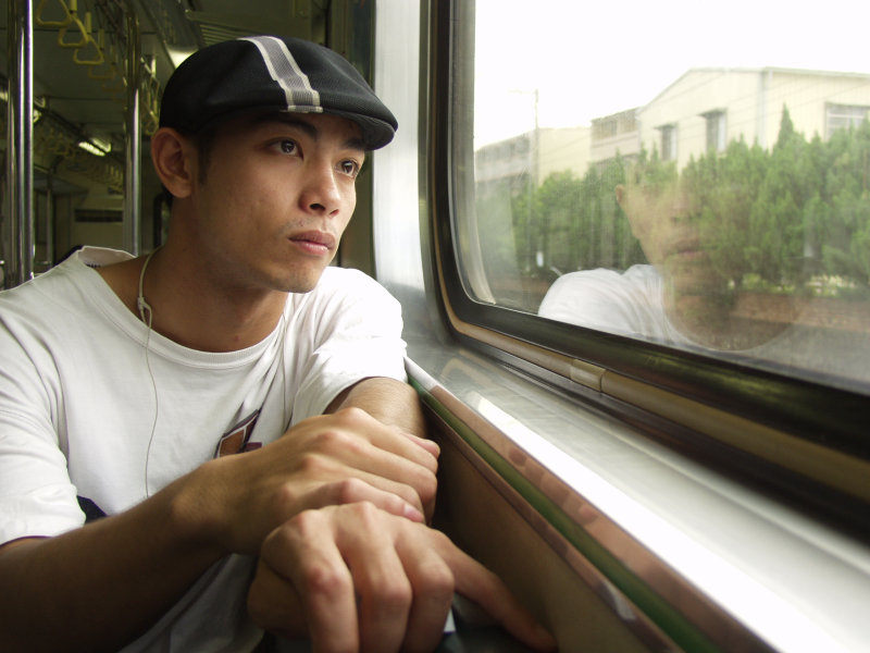 台灣鐵路旅遊攝影電車-區間車旅客特寫2005攝影照片300