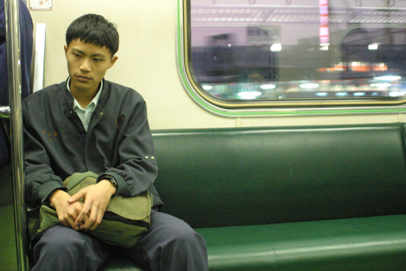 台灣鐵路旅遊攝影電車-區間車旅客特寫2006攝影照片16