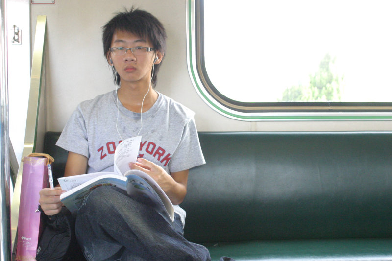 台灣鐵路旅遊攝影電車-區間車旅客特寫2006攝影照片54