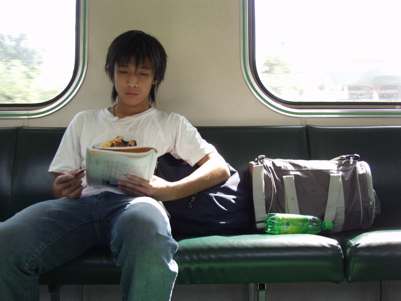 台灣鐵路旅遊攝影電車-區間車旅客特寫2006攝影照片197