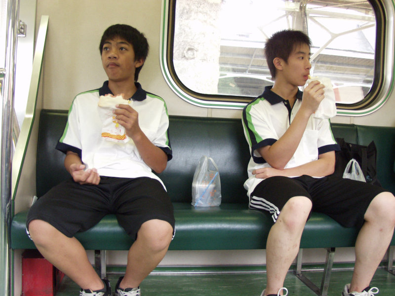 台灣鐵路旅遊攝影電車-區間車旅客特寫2007攝影照片229