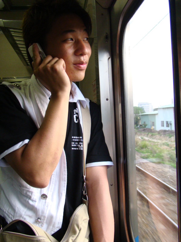 台灣鐵路旅遊攝影電車-區間車站車門的旅客攝影照片44