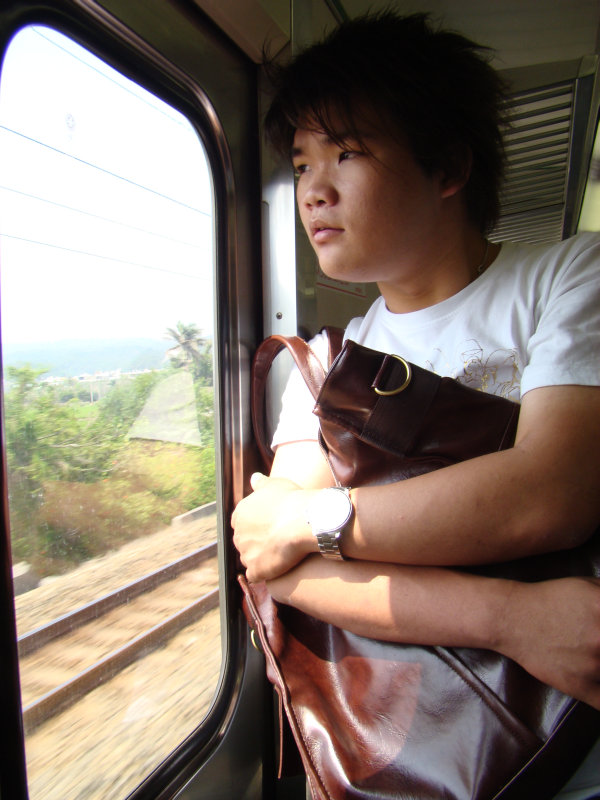 台灣鐵路旅遊攝影電車-區間車站車門的旅客攝影照片49