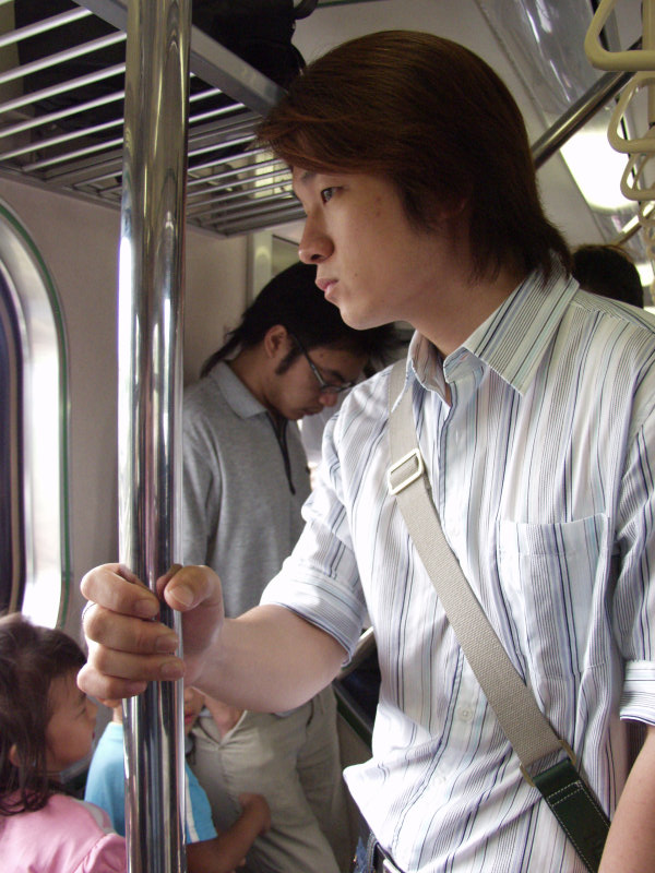 台灣鐵路旅遊攝影電車-區間車站車門的旅客攝影照片278