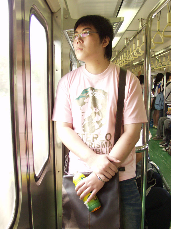 台灣鐵路旅遊攝影電車-區間車站車門的旅客攝影照片330