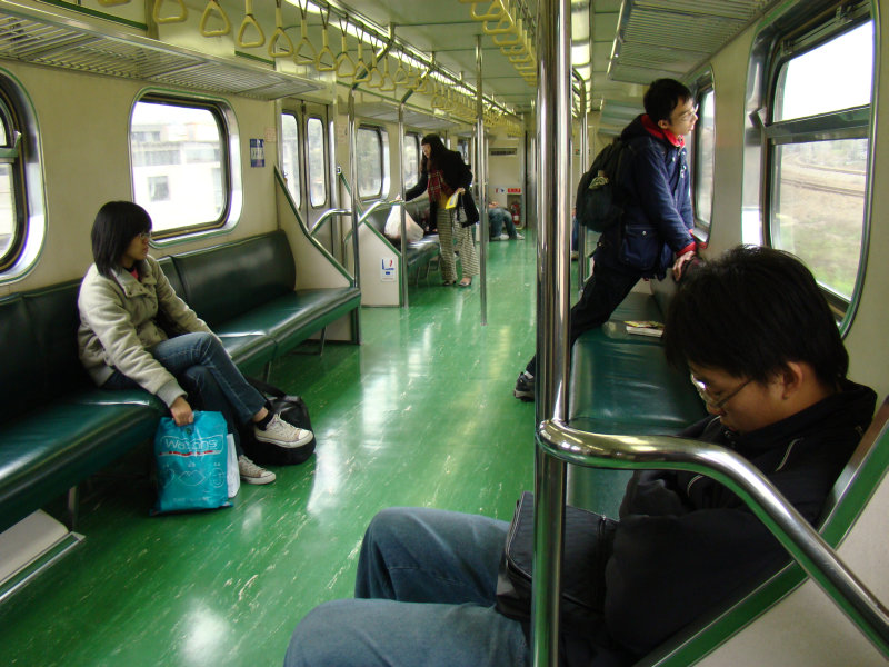台灣鐵路旅遊攝影電車-區間車行車特寫攝影照片10