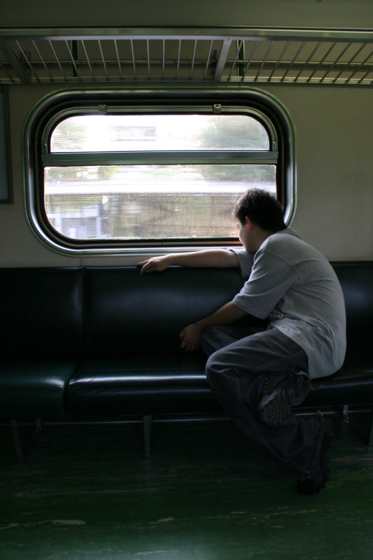 台灣鐵路旅遊攝影電車-區間車行車特寫攝影照片18