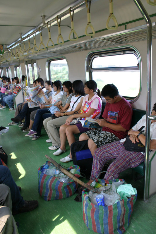 台灣鐵路旅遊攝影電車-區間車行車特寫攝影照片38