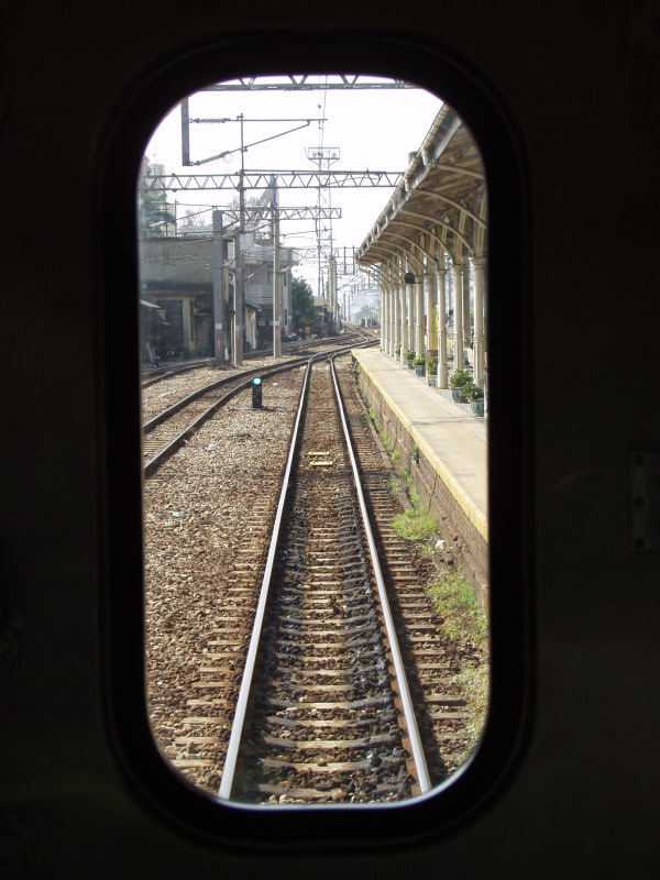 台灣鐵路旅遊攝影電車-區間車行車特寫攝影照片103