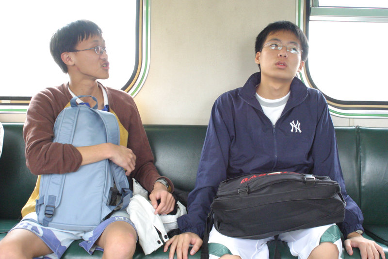 台灣鐵路旅遊攝影街拍帥哥交談的旅客(1)2005-03-26攝影照片20