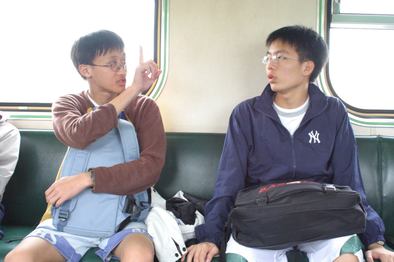 台灣鐵路旅遊攝影街拍帥哥交談的旅客(1)2005-03-26攝影照片21