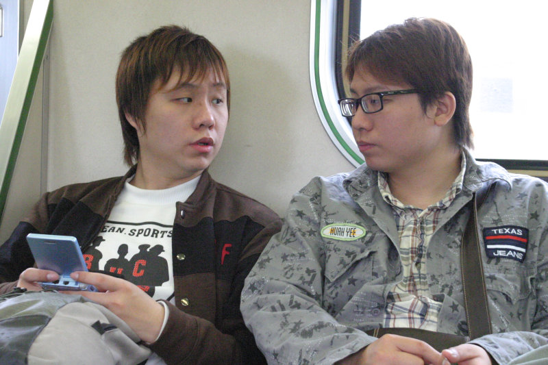 台灣鐵路旅遊攝影街拍帥哥交談的旅客(1)2005-03-27攝影照片18
