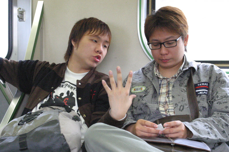 台灣鐵路旅遊攝影街拍帥哥交談的旅客(1)2005-03-27攝影照片35