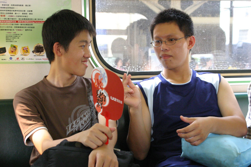 台灣鐵路旅遊攝影街拍帥哥交談的旅客(1)2005-07-02攝影照片3