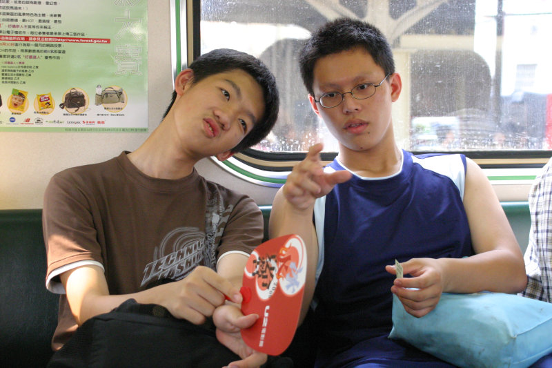台灣鐵路旅遊攝影街拍帥哥交談的旅客(1)2005-07-02攝影照片4