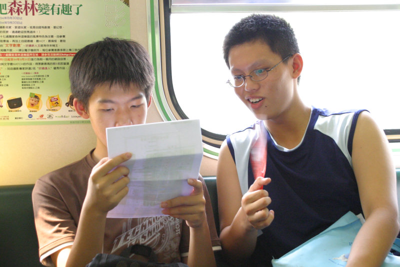 台灣鐵路旅遊攝影街拍帥哥交談的旅客(1)2005-07-02攝影照片10