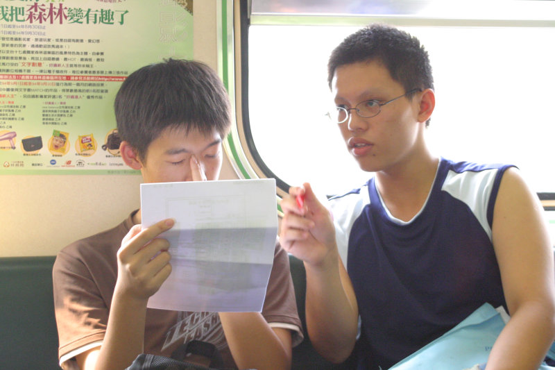 台灣鐵路旅遊攝影街拍帥哥交談的旅客(1)2005-07-02攝影照片11