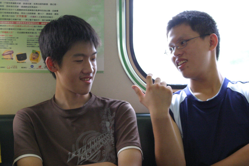 台灣鐵路旅遊攝影街拍帥哥交談的旅客(1)2005-07-02攝影照片14