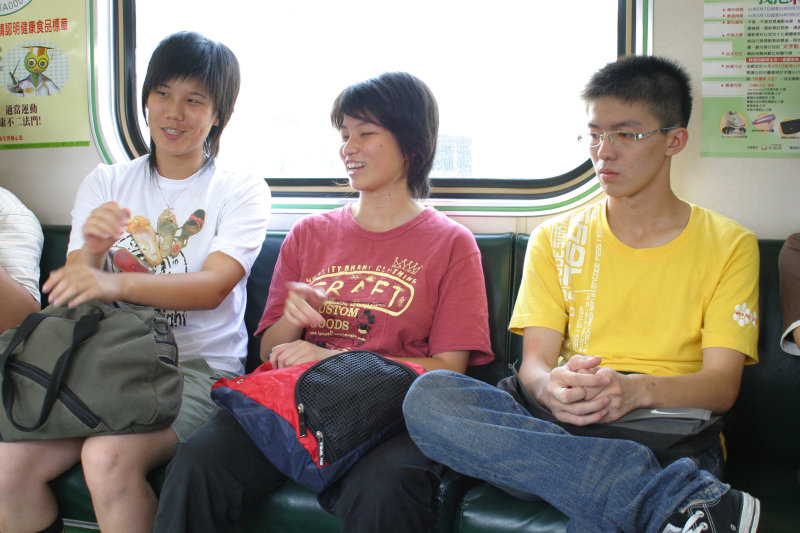 台灣鐵路旅遊攝影街拍帥哥交談的旅客(1)2005-07-02攝影照片16