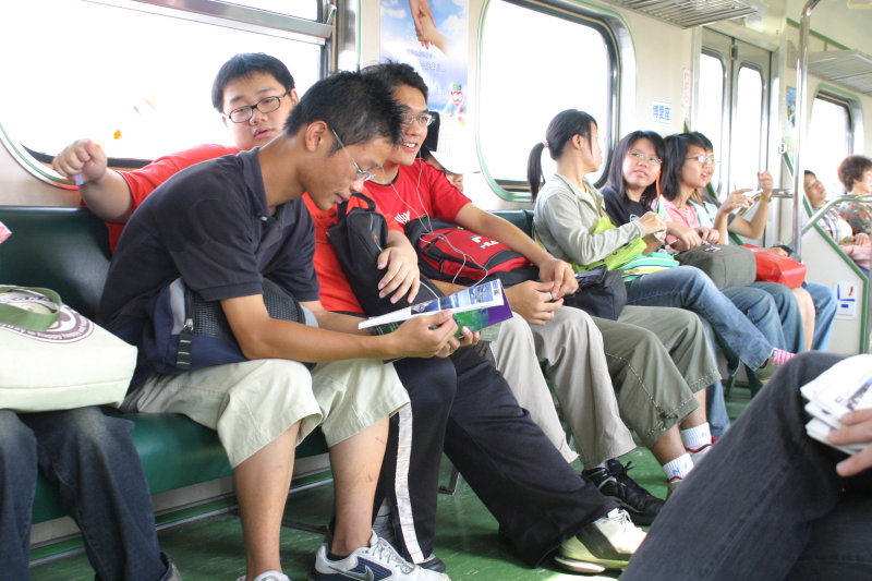 台灣鐵路旅遊攝影街拍帥哥交談的旅客(1)2005-07-02攝影照片18