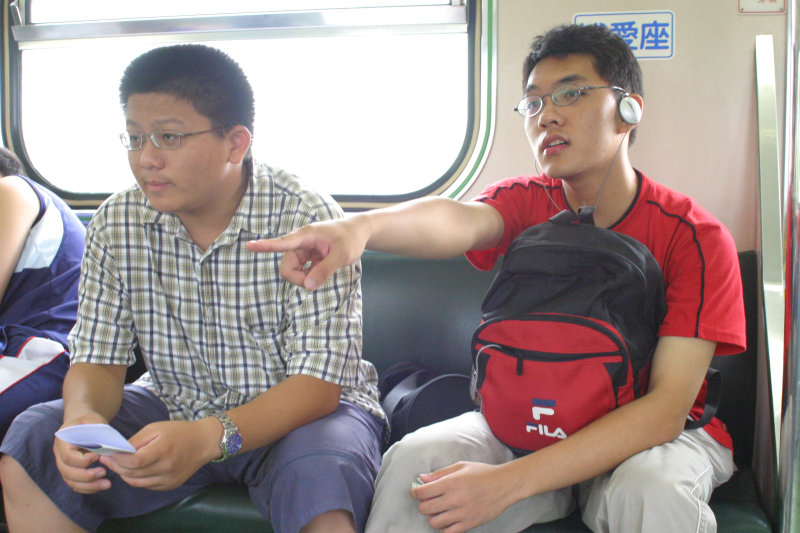 台灣鐵路旅遊攝影街拍帥哥交談的旅客(1)2005-07-02攝影照片21