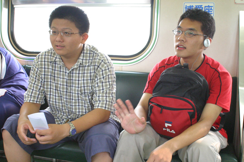 台灣鐵路旅遊攝影街拍帥哥交談的旅客(1)2005-07-02攝影照片22