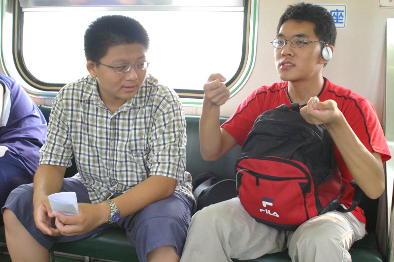 台灣鐵路旅遊攝影街拍帥哥交談的旅客(1)2005-07-02攝影照片23