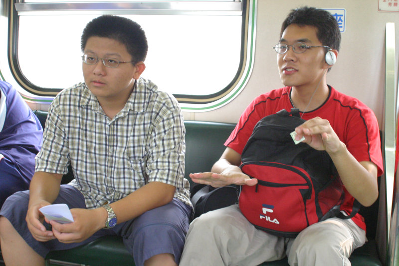台灣鐵路旅遊攝影街拍帥哥交談的旅客(1)2005-07-02攝影照片24
