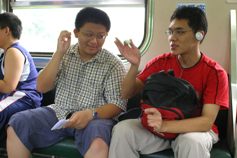 台灣鐵路旅遊攝影街拍帥哥交談的旅客(1)2005-07-02攝影照片25