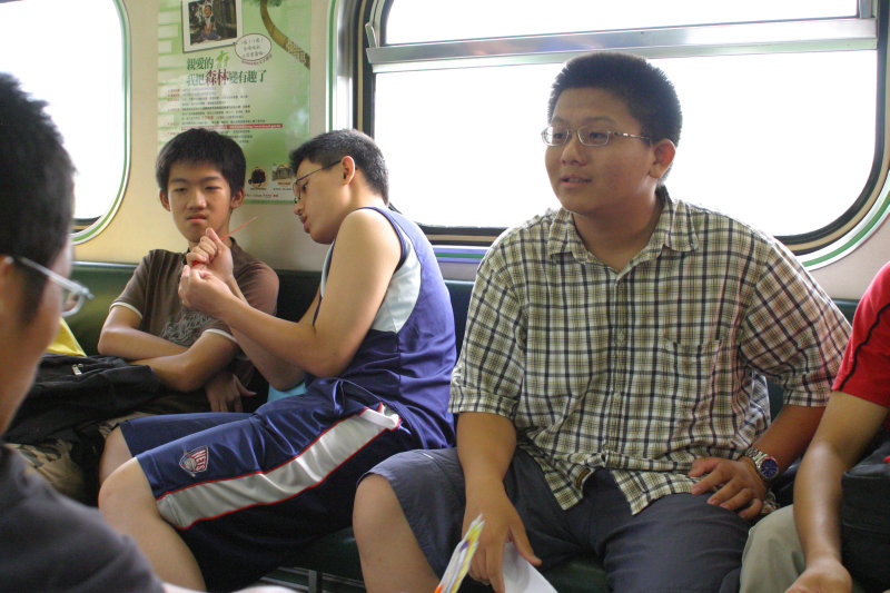 台灣鐵路旅遊攝影街拍帥哥交談的旅客(1)2005-07-02攝影照片28