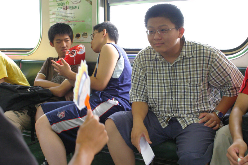 台灣鐵路旅遊攝影街拍帥哥交談的旅客(1)2005-07-02攝影照片29