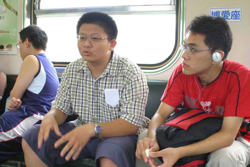 台灣鐵路旅遊攝影街拍帥哥交談的旅客(1)2005-07-02攝影照片32