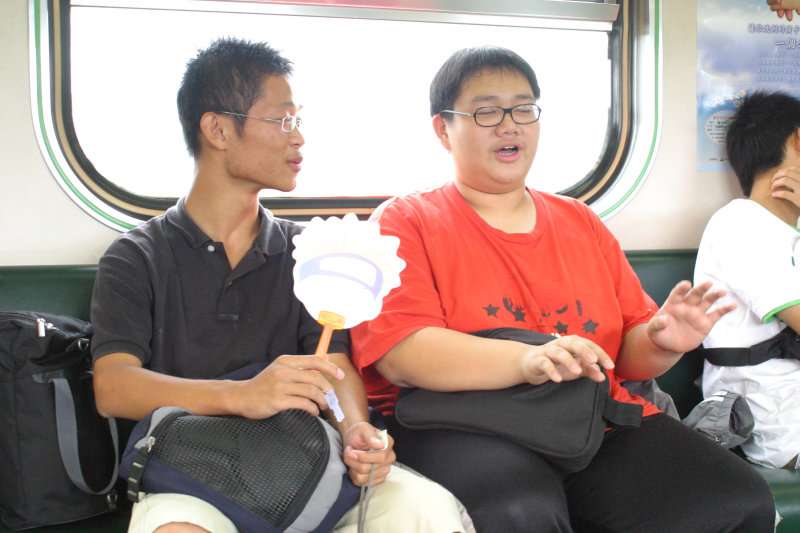台灣鐵路旅遊攝影街拍帥哥交談的旅客(1)2005-07-02攝影照片35