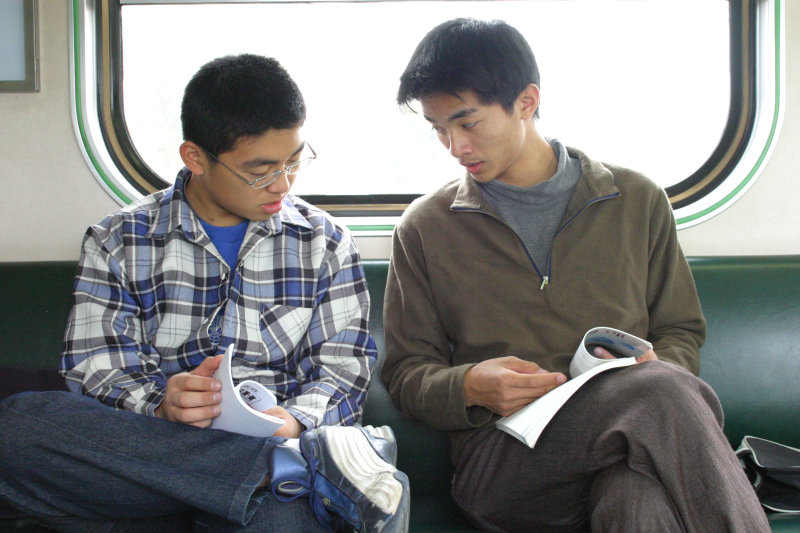 台灣鐵路旅遊攝影街拍帥哥交談的旅客(2)2005-03-26攝影照片5