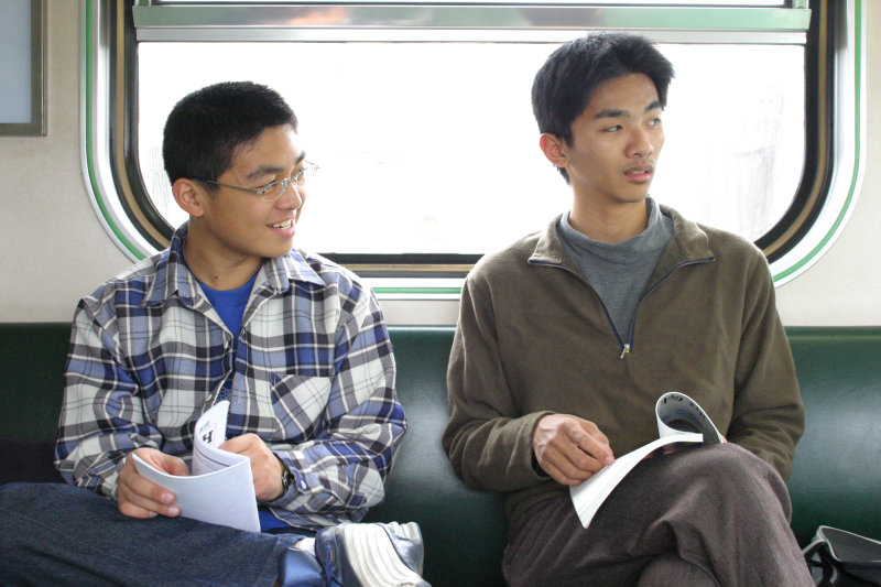 台灣鐵路旅遊攝影街拍帥哥交談的旅客(2)2005-03-26攝影照片8