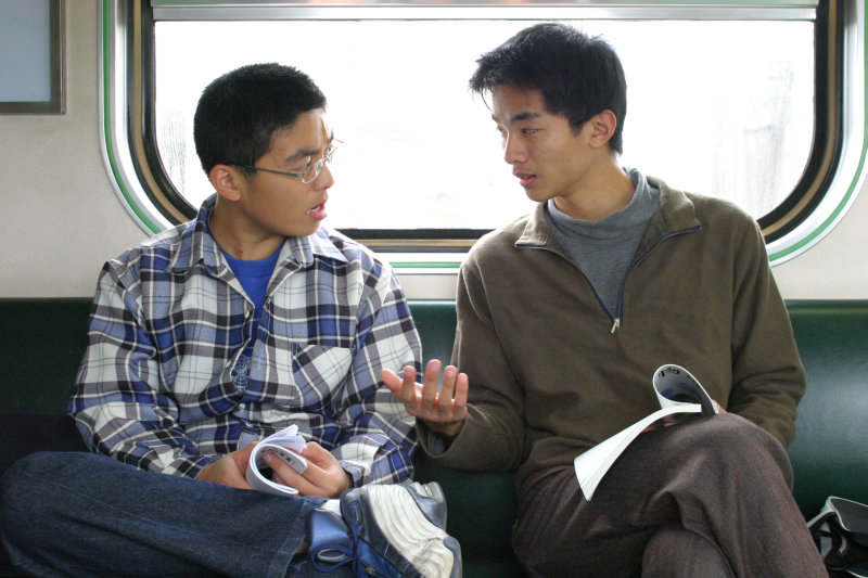 台灣鐵路旅遊攝影街拍帥哥交談的旅客(2)2005-03-26攝影照片11