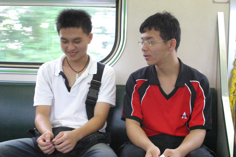 台灣鐵路旅遊攝影街拍帥哥交談的旅客(2)2005-07-02攝影照片3