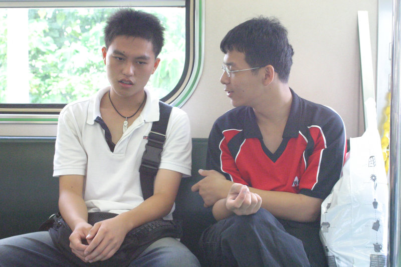 台灣鐵路旅遊攝影街拍帥哥交談的旅客(2)2005-07-02攝影照片5