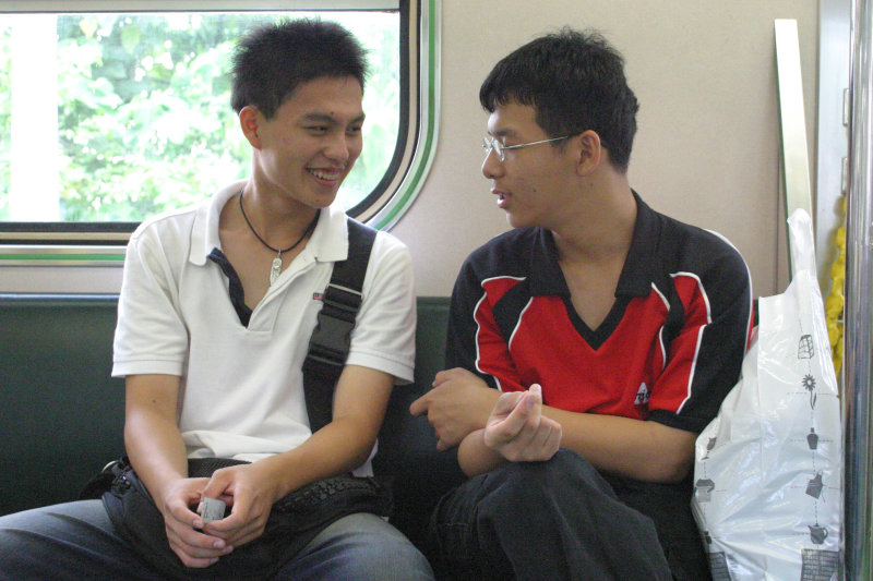 台灣鐵路旅遊攝影街拍帥哥交談的旅客(2)2005-07-02攝影照片8